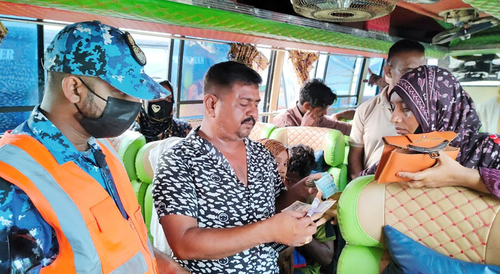 মোংলায় দূরপাল্লার যাত্রীদের থেকে অতিরিক্ত ভাড়া আদায়ের বিরুদ্ধে যৌথ অভিযান