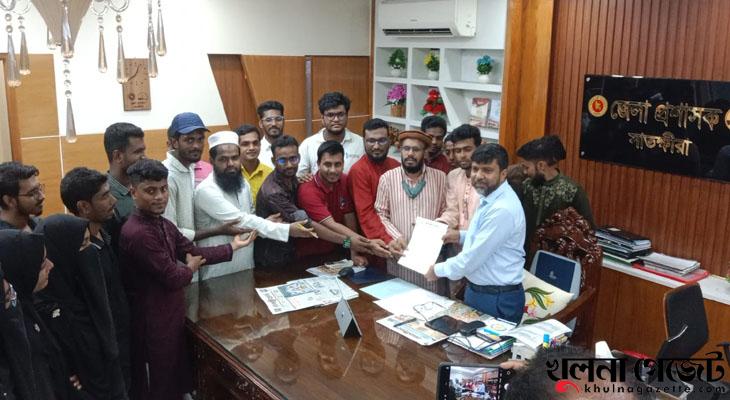 সাতক্ষীরায় রেলপথ বাস্তবায়নের দাবিতে মানববন্ধন ও স্মারকলিপি প্রদান