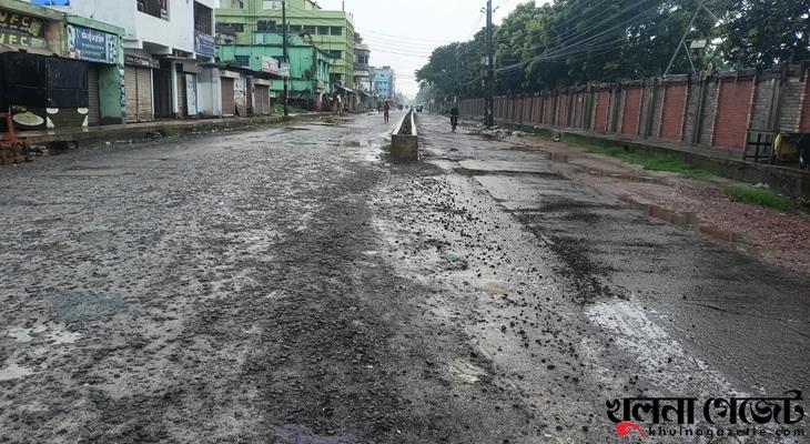 আড়াই বছরেও শেষ হয়নি কুয়েট সংযোগ সড়কের কাজ, বর্ষাতে ভোগান্তি চরমে