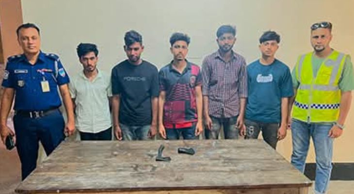 ঝিকরগাছায় সেনাবাহিনীর হাতে পাঁচ ইভটিজার আটক