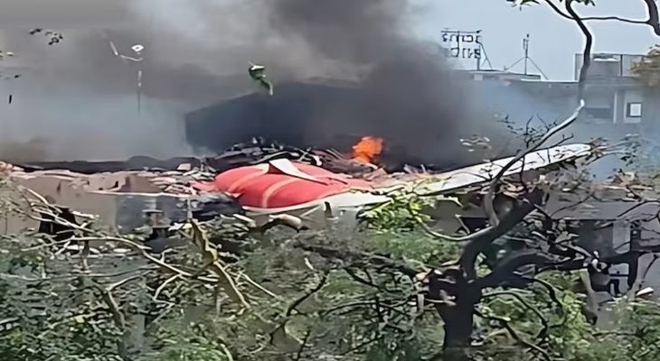 ওড়ার পরই ‘মে ডে কল’ পাঠানো হয় এটিসি-কে, তার পরই দুর্ঘটনা