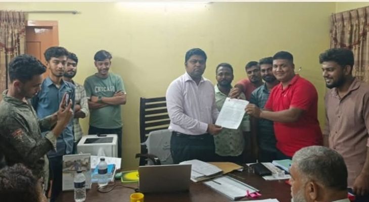 সাতক্ষীরায় ডেঙ্গু প্রতিরোধ ও মশার উপদ্রব থেকে রক্ষা পেতে ছাত্রদলের স্মারকলিপি পেশ