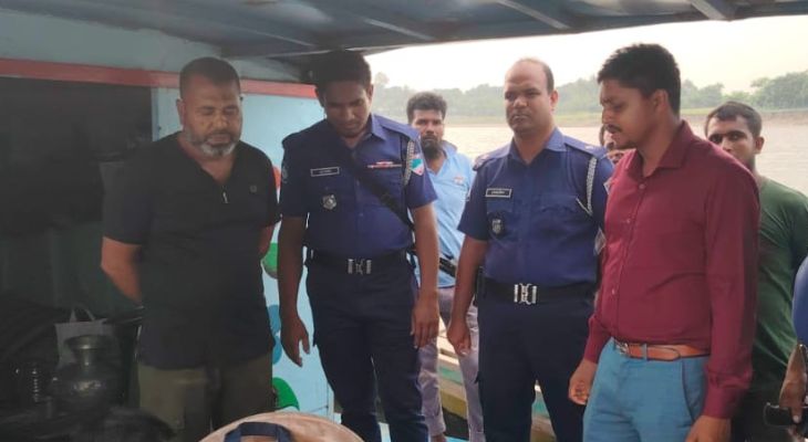 লোহাগড়ায় অবৈধভাবে বালু উত্তোলনে লাখ টাকা জরিমানা