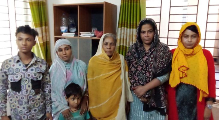 পতাকা বৈঠকের মাধ্যমে ৬ বাংলাদেশীকে হস্তান্তর করলো বিএসএফ
