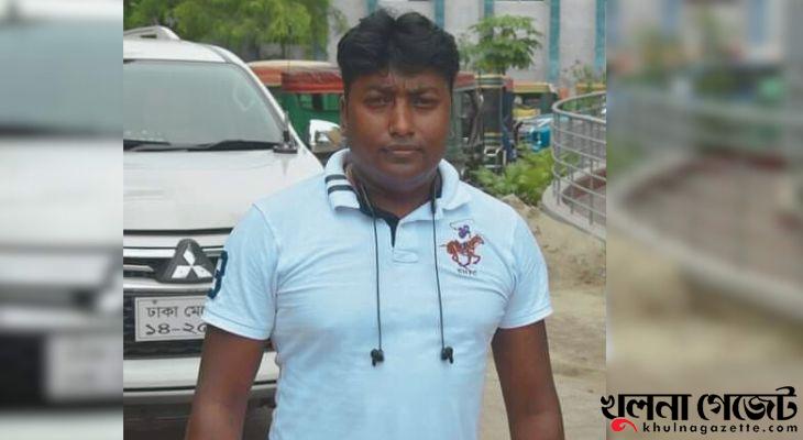 খুলনায় এসআই সুকান্তকে মারপিট করে পুলিশে হস্তান্তর