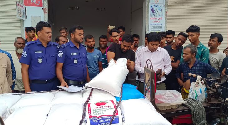 শ্যামনগরে ২২ বস্তা চাল পাচারকালে জনতার হাতে আটক