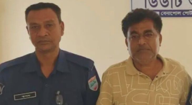 মোল্লাহাটের সাবেক চেয়ারম্যান বেনাপোলে আটক