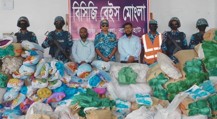 মোংলায় যৌথ অভিযানে প্রায় ২ কোটি টাকা মূল্যের অবৈধ পলিথিন ও সিমফ্রাই জাল জব্দ