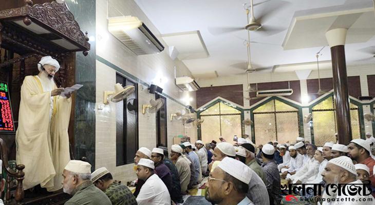 ঈদ জামাতে মুসলিম বিশ্ব ও দেশের শান্তি কামনা