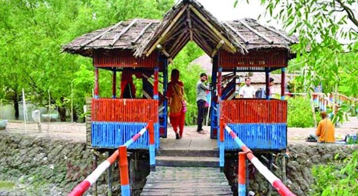 ঈদের ছুটিতে সাতক্ষীরার বিনোদন কেন্দ্রগুলোতে উপচে পড়া ভিড়