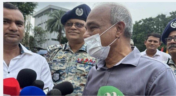 পুলিশের কাছে রাইফেল থাকলেও থাকবে না মারণাস্ত্র : স্বরাষ্ট্র উপদেষ্টা