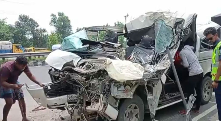টাঙ্গাইলে ট্রাক-মাইক্রোবাস সংঘর্ষে নিহত ৩