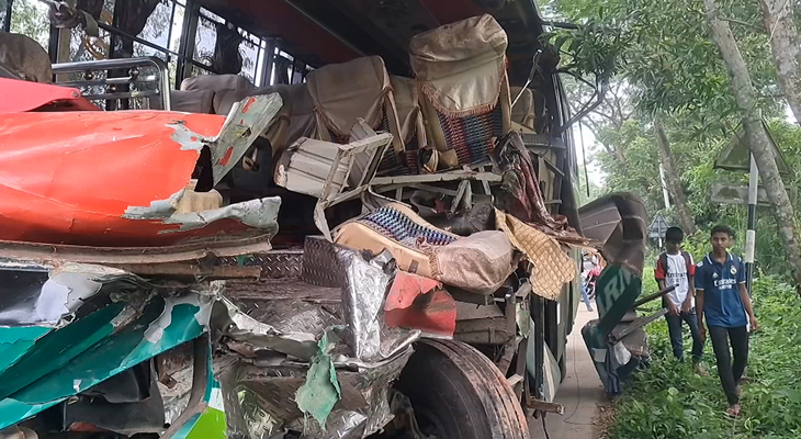 গোপালগঞ্জে ৬ যানবাহনের সংঘর্ষ, পুলিশ সদস্যসহ নিহত ২