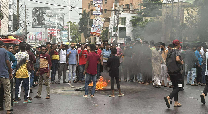 পুলিশ কমিশনারের পদত্যাগ দাবিতে ফের সড়ক অবরোধ করে বিক্ষোভ
