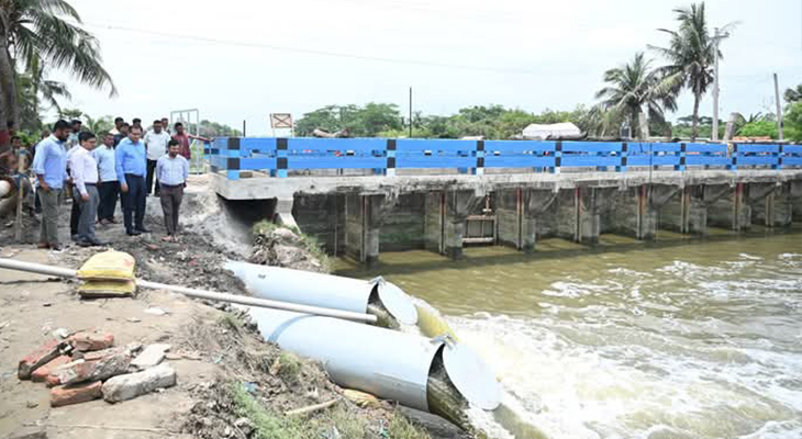 জলাবদ্ধতা নিরসনে ডুমু‌রিয়ার শৈলমারি স্লুইস গেটে উচ্চ ক্ষমতার দুটি পাম্প চালু