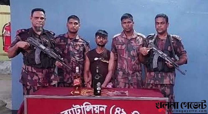 যশোরের শীর্ষ সন্ত্রাসী পিচ্চি রাজা বেনাপোলে আটক