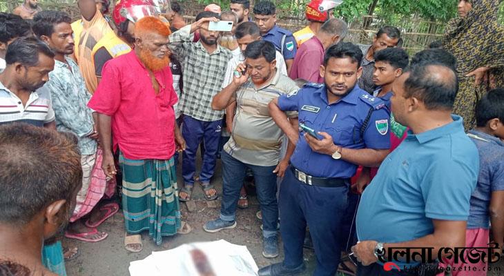সাতক্ষীরায় পিকআপের চাকায় পিষ্ট হয়ে বৃদ্ধ নিহত