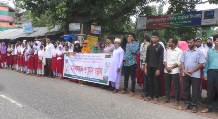 সাতক্ষীরায় প্রধান শিক্ষকের অপসারণের দাবিতে শিক্ষক-শিক্ষার্থীদের ক্লাস বর্জন