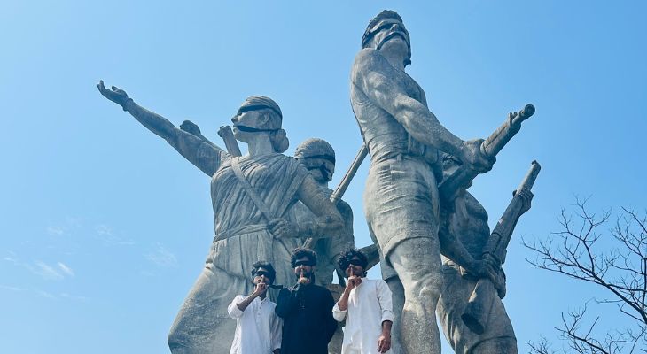 স্নিগ্ধের অনুরোধে সাড়া: অদম্য বাংলায় ফের বাঁধা হলো কালো কাপড়
