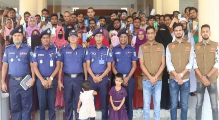 ৫২টি মোবাইল ও প্রায় তিন লাখ টাকা উদ্ধার করেছে পুলিশ