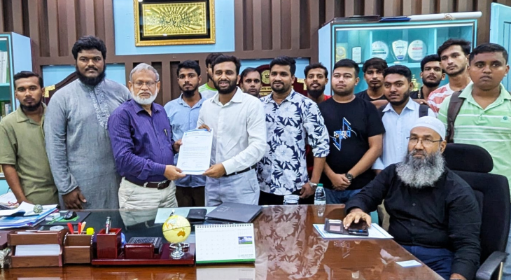 হলের সিট ভাড়া কমাতে প্রিন্সিপালের কাছে কমার্স কলেজ শিবিরের স্মারকলিপি