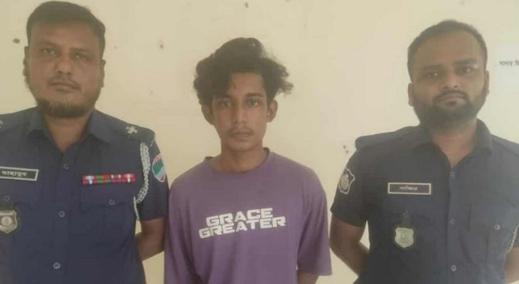 দেবহাটায় কলেজ ছাত্রীকে ধর্ষণের অভিযোগে যুবক আটক
