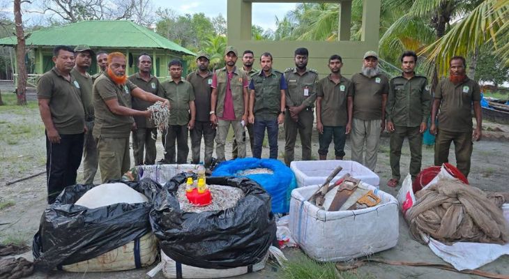 সুন্দরবনে বিষ প্রয়োগে মাছ শিকার: মাছ ও সরঞ্জাম জব্দ