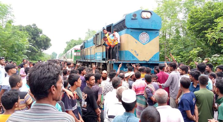 চুয়াডাঙ্গায় রেললাইনে যুবকের মৃত্যু, খুলনাগামী ট্রেন চলাচল বন্ধ