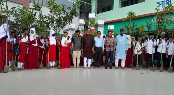 মানবিক সংগঠন বাতিঘরের মাসব্যাপী বৃক্ষ রোপণ ও বিতরণ কর্মসূচি
