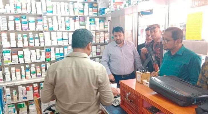 সাতক্ষীরায় টাস্কফোর্সের অভিযানে তিন ফার্মেসী মালিককে জরিমানা