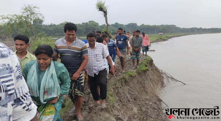 কপোতাক্ষ নদের বেড়িবাঁধে ভাঙন : ৭ গ্রাম প্লাবনের শঙ্কা