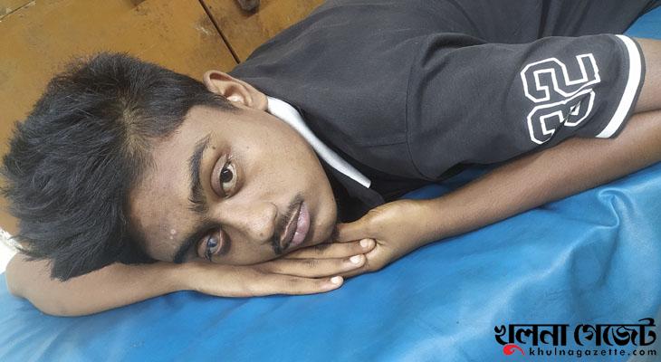 খুলনায় দুর্বৃত্তদের গুলিতে যুবক আহত