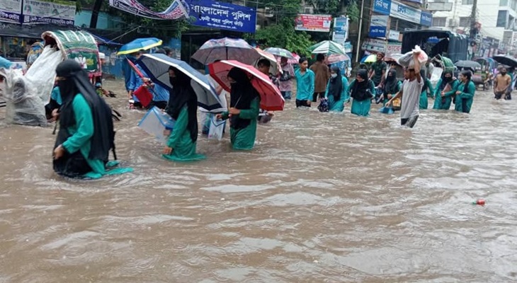তিন নদীর বাঁধ ভেঙে পানির নিচে ফেনী