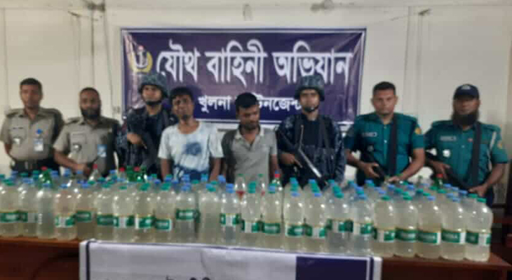 খুলনায় যৌথবাহিনীর অভিযানে চোলাই মদসহ আটক ২