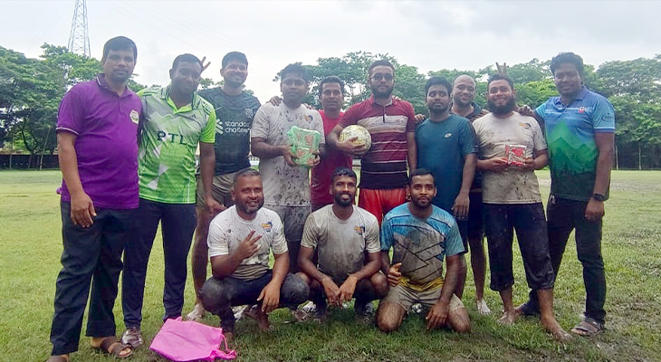 মোরেলগঞ্জে প্রাথমিক শিক্ষক ফুটবলে দ্যা লায়ন কিং চ্যাম্পিয়ন