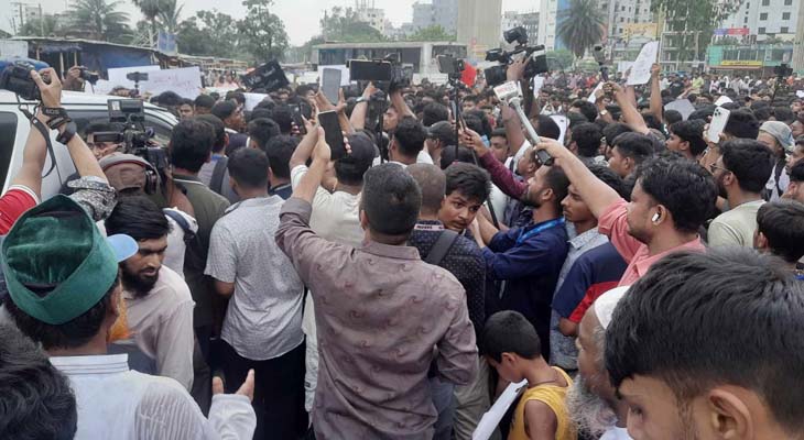 ৬ দফা দাবিতে মাইলস্টোন শিক্ষার্থীদের বিক্ষোভ