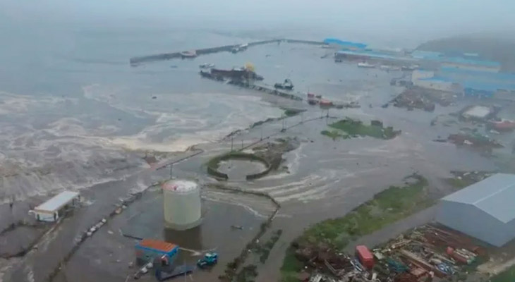 রাশিয়ায় সুনামির আঘাতে বিধ্বস্ত দ্বীপপুঞ্জ, জরুরি অবস্থা জারি