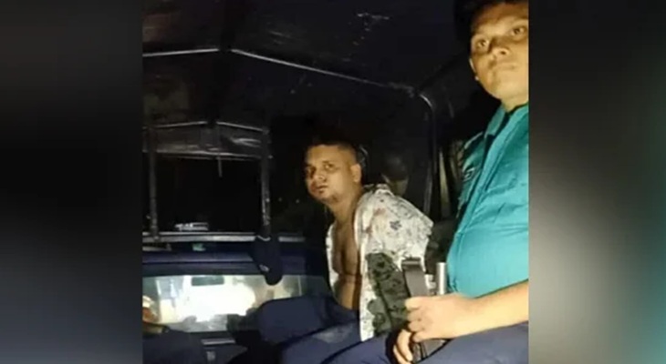খুলনায় ছাত্রলীগ কর্মীকে মারধর করে পুলিশে সোপর্দ