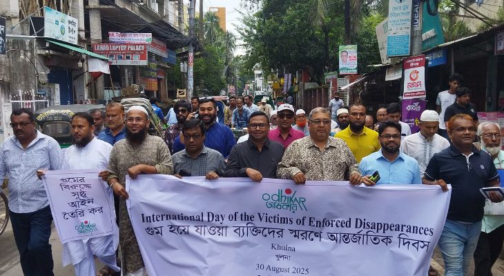 ‘ছেলের অপেক্ষায় এখনও চোখের পানি ফেলছেন ডা. জনির বাবা’