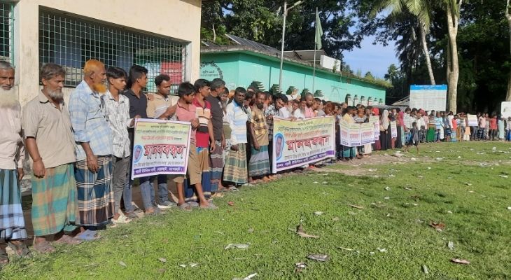 মোল্লাহাটে ইউপি চেয়ারম্যানের অপসারণ দাবিতে মানববন্ধন ও বিক্ষোভ