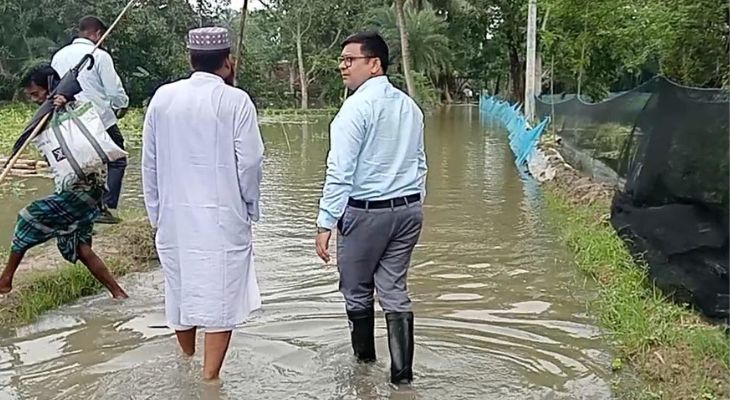 ডুমুরিয়ায় জলাবদ্ধতায় এলজিইডি’র নির্মাণাধীন সড়ক পানির নিচে!