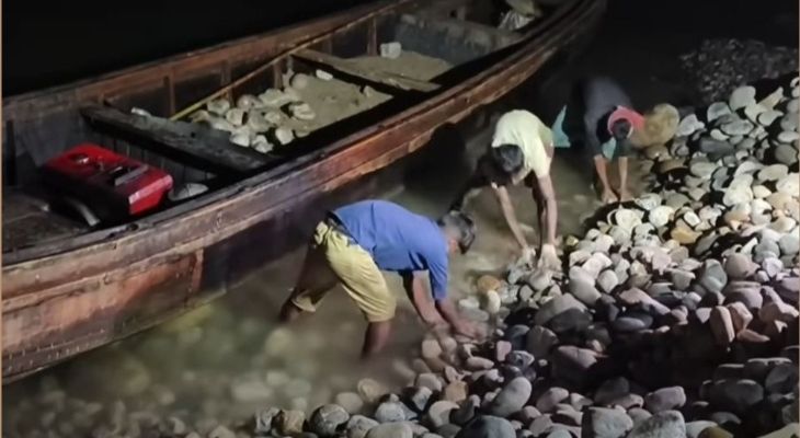 পাথর লুটেরা ৫২ জনের নাম প্রকাশ