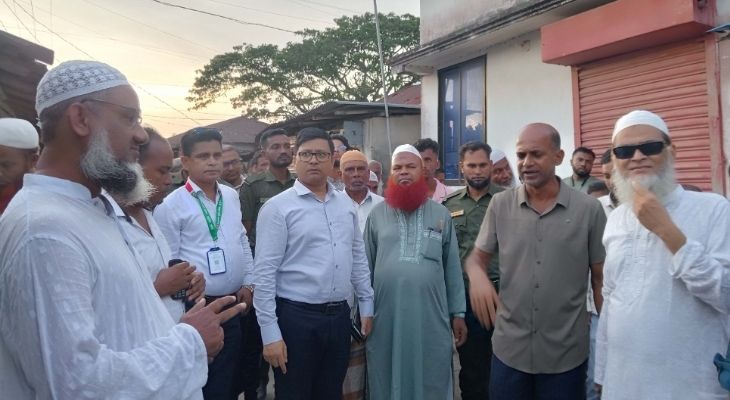 ডুমুরিয়ায় চাল পট্টিতে অবৈধ স্থাপনা উচ্ছেদ অভিযান