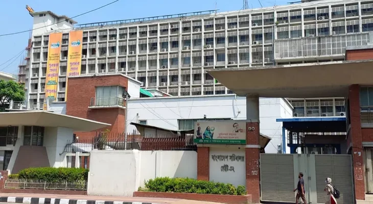 সচিবালয়ে প্রধান উপদেষ্টার সভাপতিত্বে উপদেষ্টা পরিষদের বৈঠক শুরু