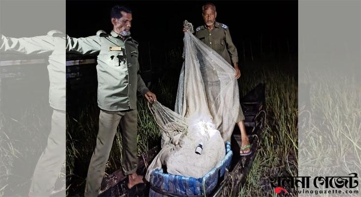 সুন্দরবনে বিষের বোতল, জালসহ নৌকা জব্দ