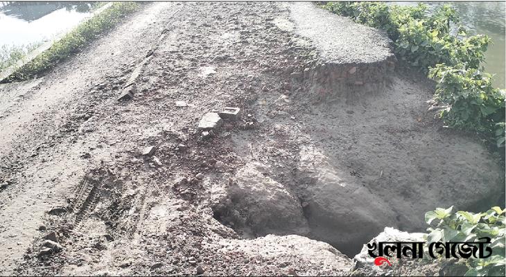 বেনাপোলের বড়আঁচড়ার মাঠপাড়ার একমাত্র রাস্তাটির বেহাল দশা