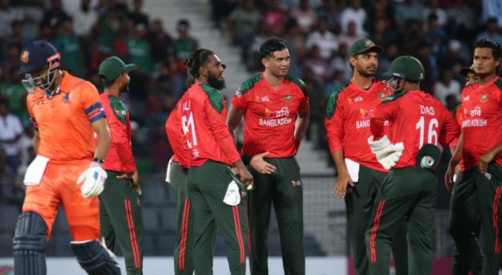 ৭ উইকেট হারিয়ে ধুঁকছে ডাচরা