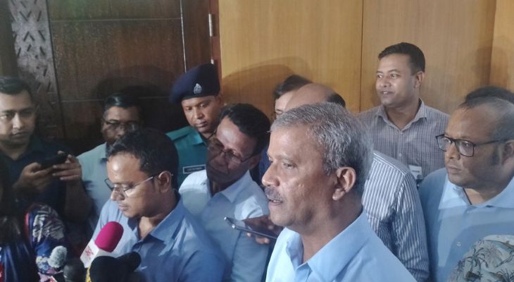 জরুরি অবস্থা জারি ও তত্ত্বাবধায়ক সরকার বিষয়ে অবগত নই: আইন উপদেষ্টা