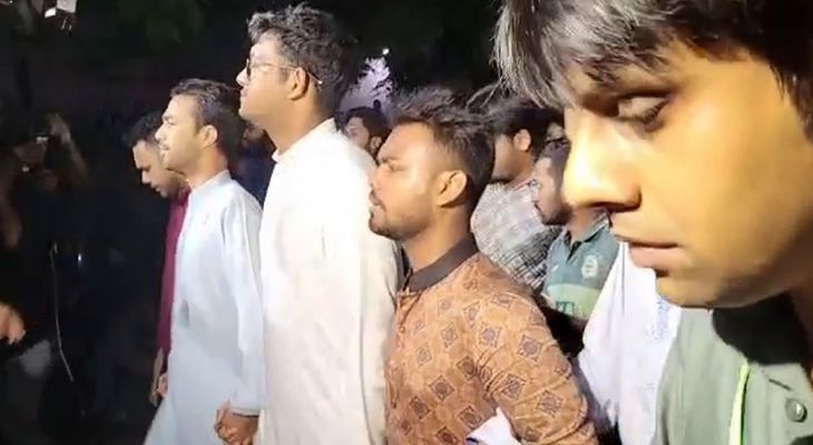 জাকসু নির্বাচন বর্জনের পর রাতে বিক্ষোভ মিছিল ছাত্রদলের