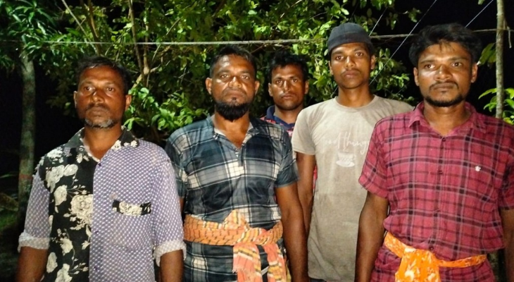 সুন্দরবনের নিষিদ্ধ এলাকায় মাছ ধরার অভিযোগে ৫ জেলে আটক